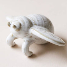 Load image into Gallery viewer, Bee Plant Hanger