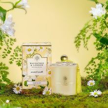 Load image into Gallery viewer, Wavertree and London Soy Candle -Daisy and Lily